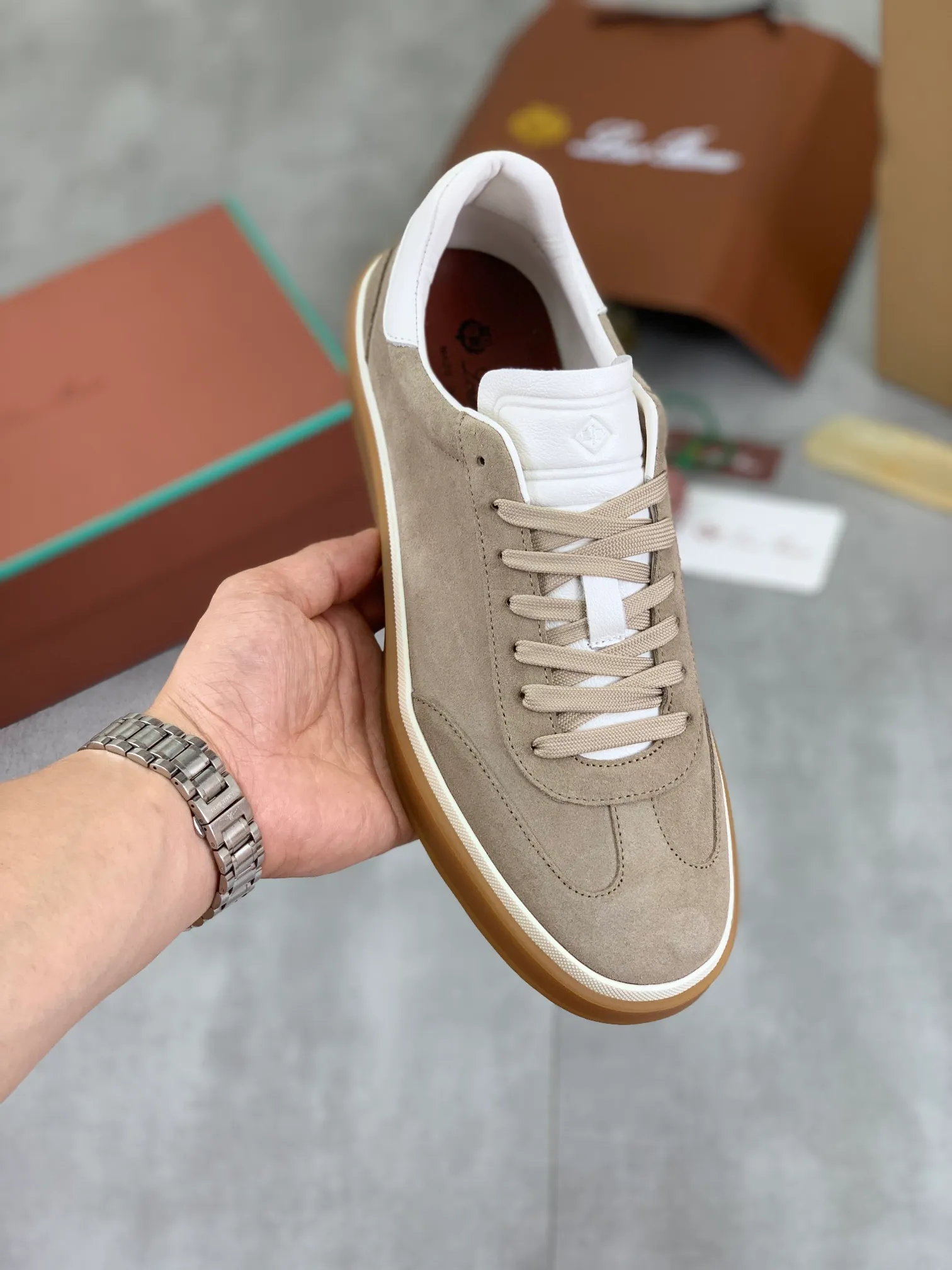 Men's Men's Shoes 💰P540 New 💰High Quality Loro Piana 💯Top Authentic Grade💯Buy the original 1:1 copy💯 Founded the existing Loro Piana company on April 24, 1924. It is now the sixth generation of family business, providing top quality products to customers who are discerning in taste and quality. Imported original fabrics, made of plain calfskin lining. Hand-sewn threads with cowhide feet. Original packaging. Size: 38-45. 7⃣️ colors available.
